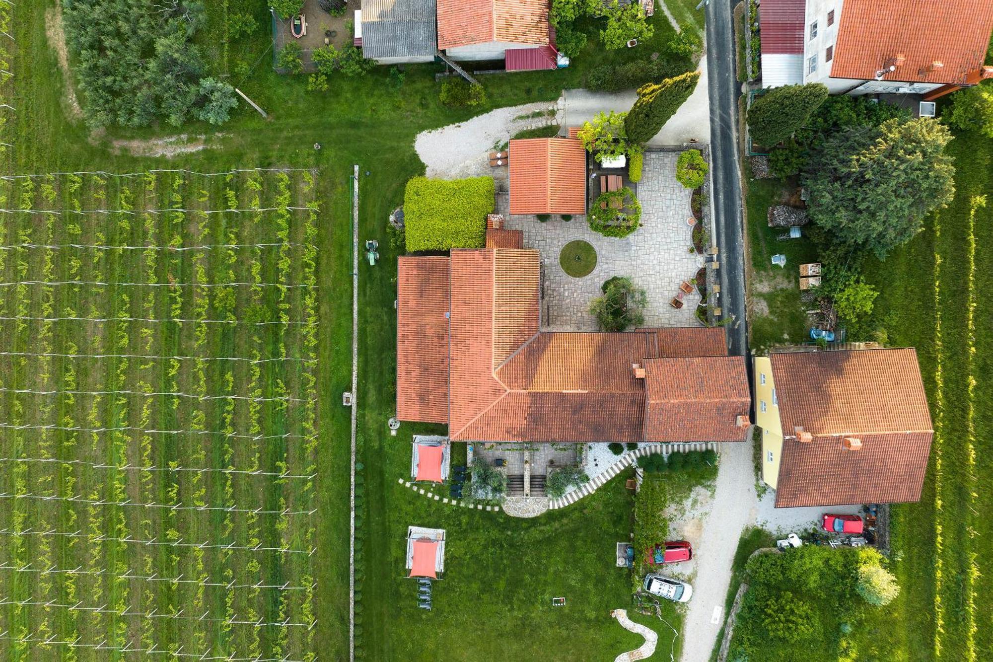 Touristfarm - Apartments "Red Fairytale" Marezige Exterior photo